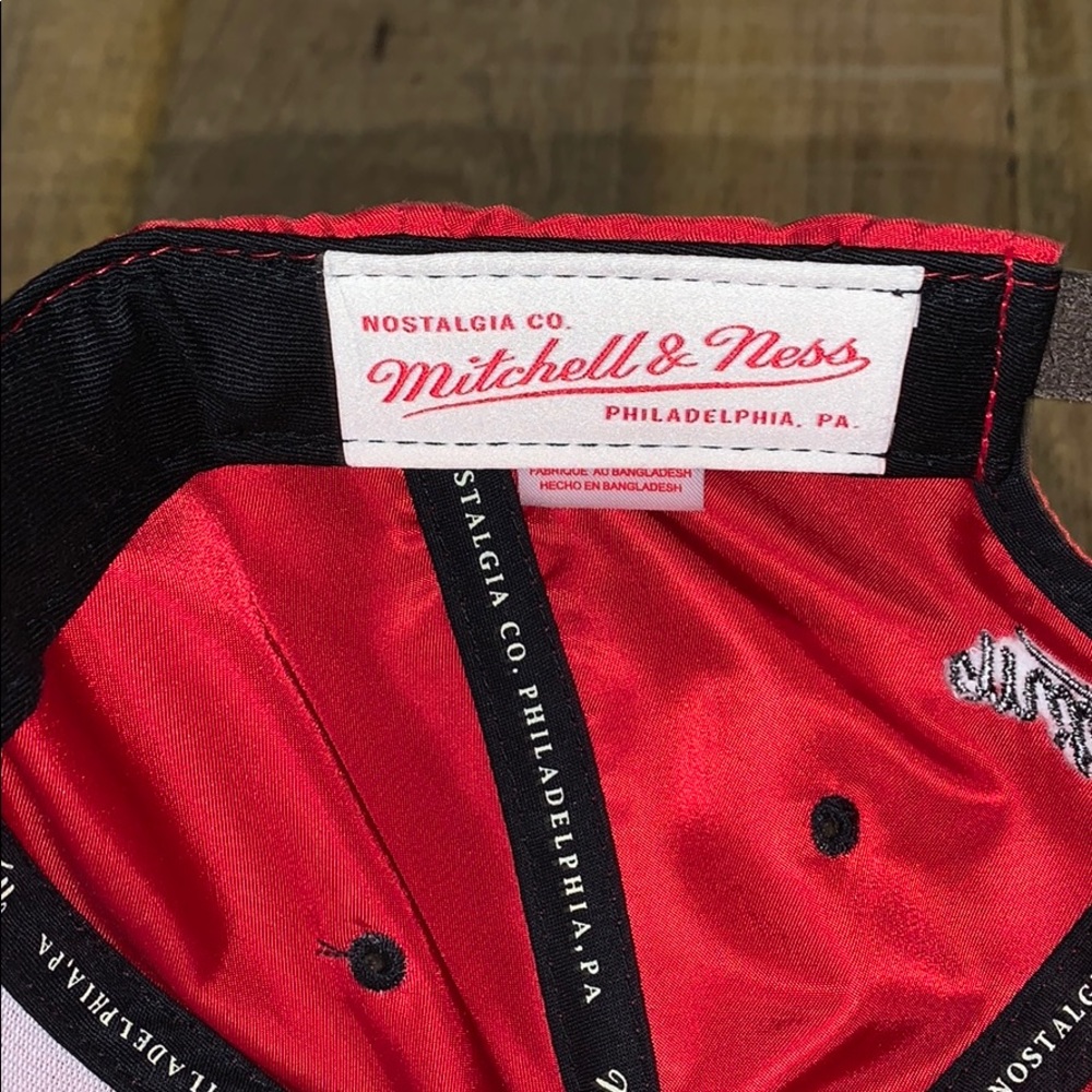 NWT Mitchell & Ness Chicago Bulls Adjustable Hat - Picture 4 of 8